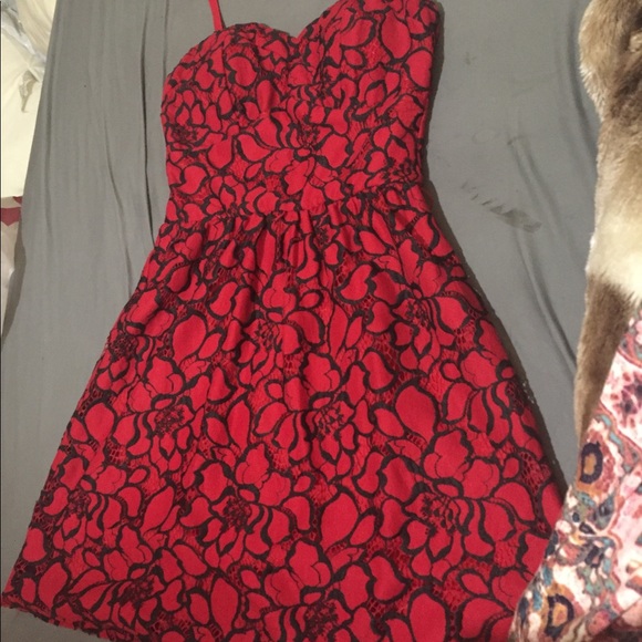 Semi formal red dress - Picture 2 of 2